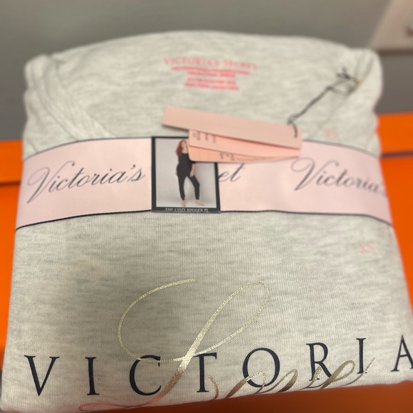 Love Victoria’s Secret The Cozy Jogger PJ set - Picture 2 of 5